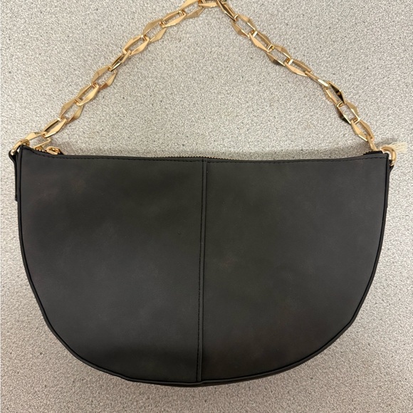 Universal Thread Black Shoulder Bag with Gold Chain - Picture 1 of 3